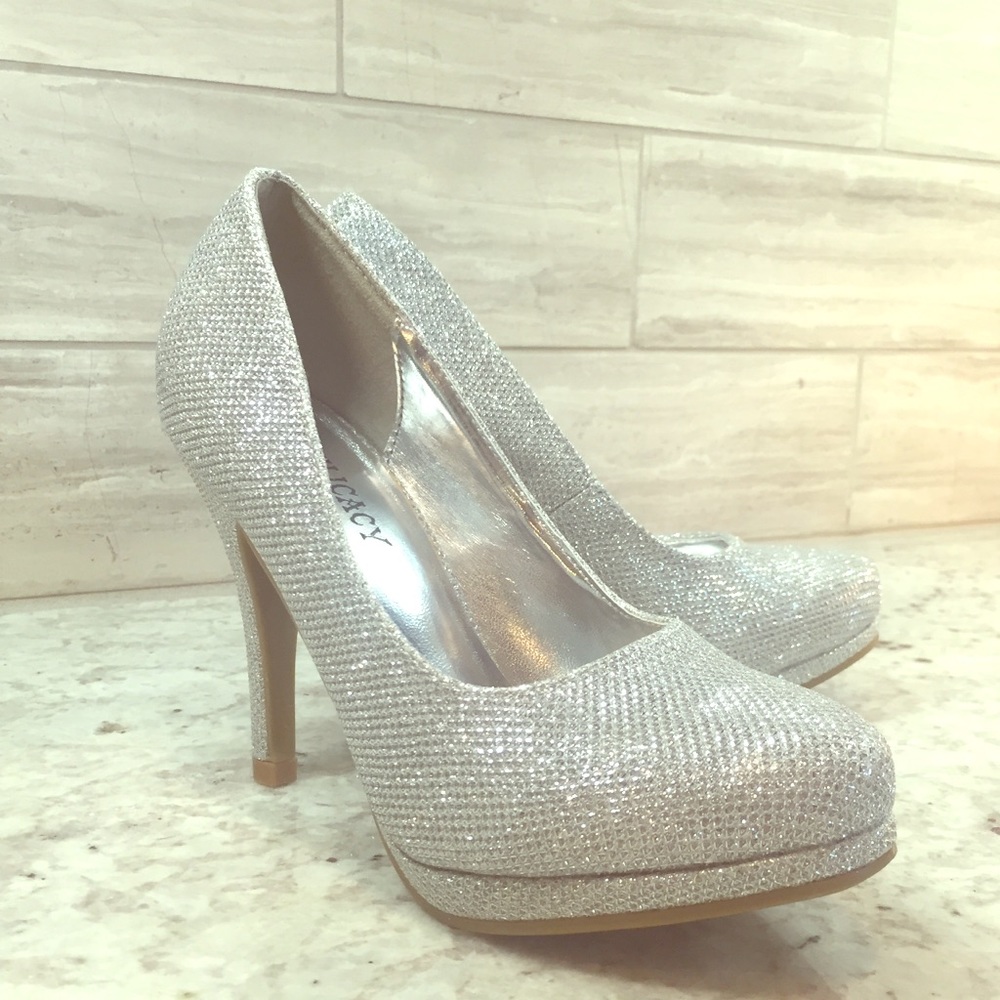 Jewelry sparkled stiletto heels